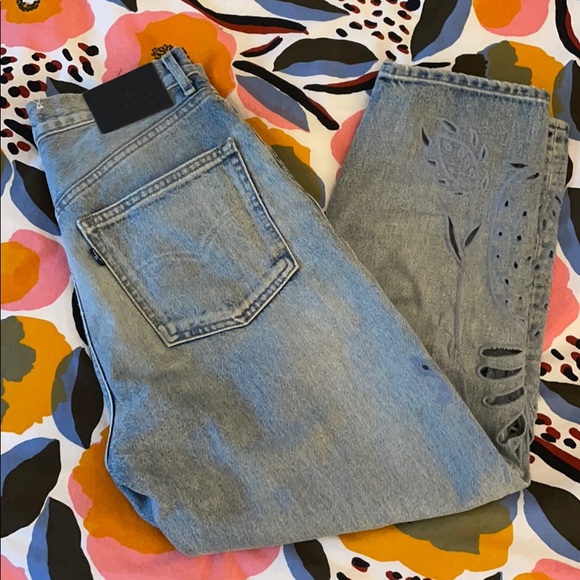 Levi’s Limited Edition Crop Cutout Jeans - Picture 4 of 10